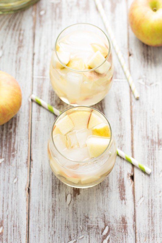 Caramel Apple Sangria | www.themessybakerblog.com