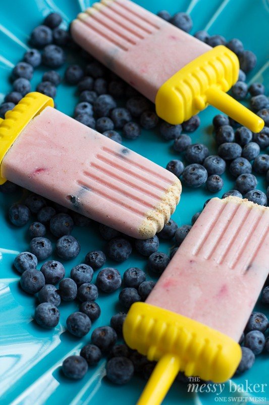 Healthy Strawberry-Banana Smoothie Popsicles | www.themessybakerblog.com