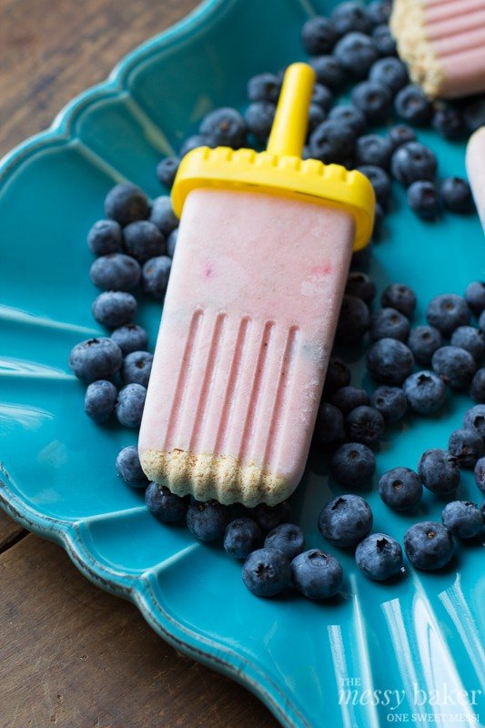 Healthy Strawberry-Banana Smoothie Popsicles | www.themessybakerblog.com