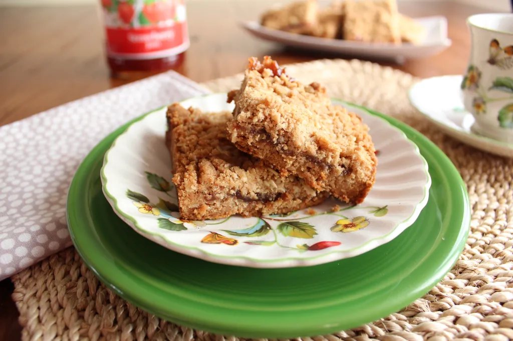 Strawberry Peanut Butter Oat Bars
