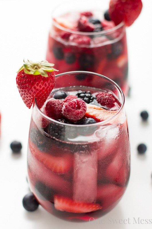Summer Berry Sangria ~ #SundaySupper