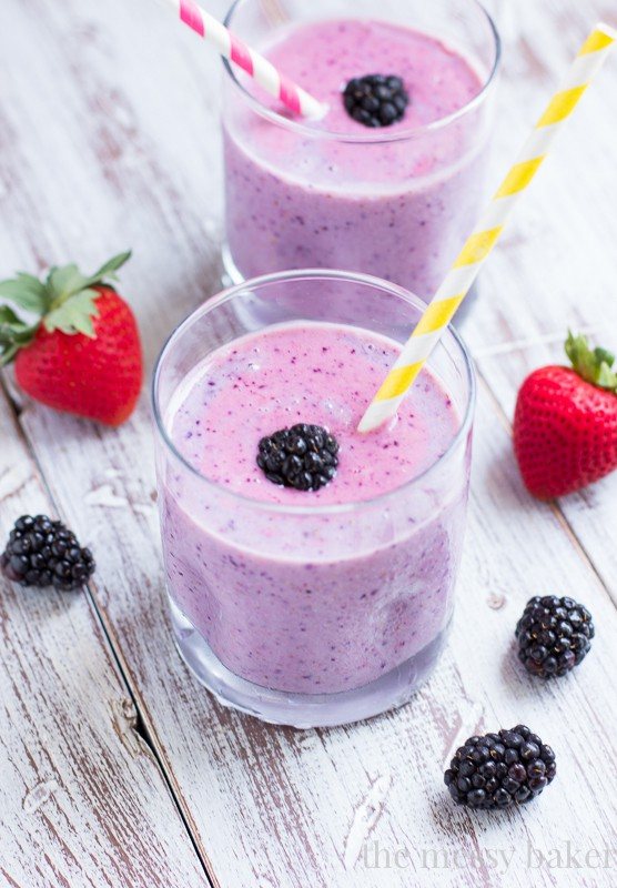 Summer Berry Smoothie | www.themessybakerblog.com