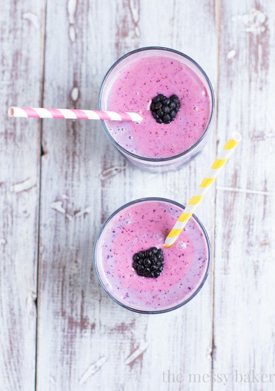 Summer Berry Smoothie | www.themessybakerblog.com