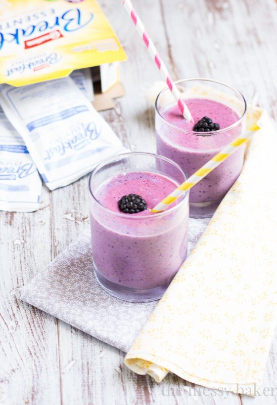 Summer Berry Smoothie | www.themessybakerblog.com