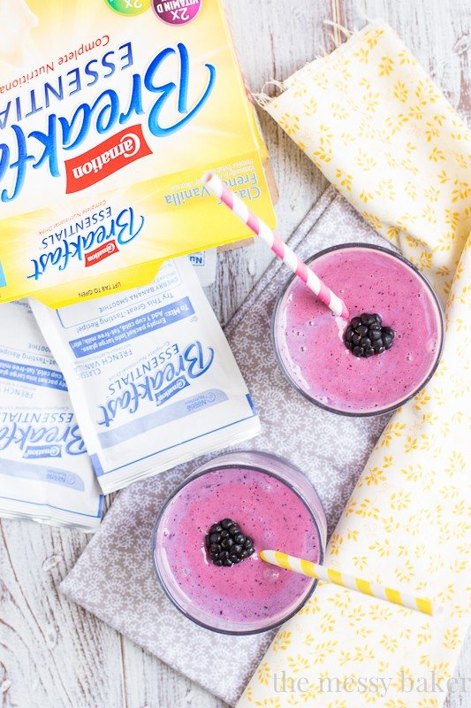 Summer Berry Smoothie | www.themessybakerblog.com