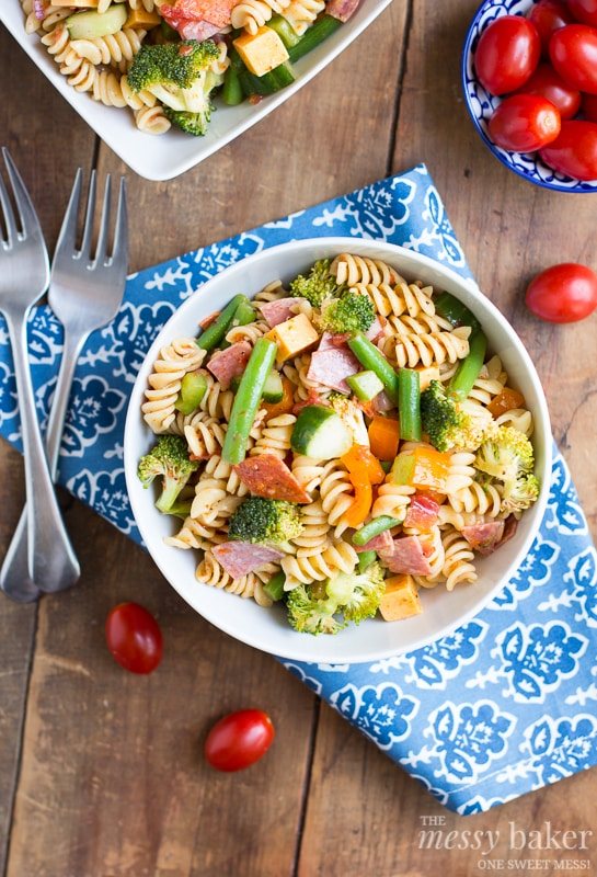 Summer Pasta Salad |www.themessybakerblog.com