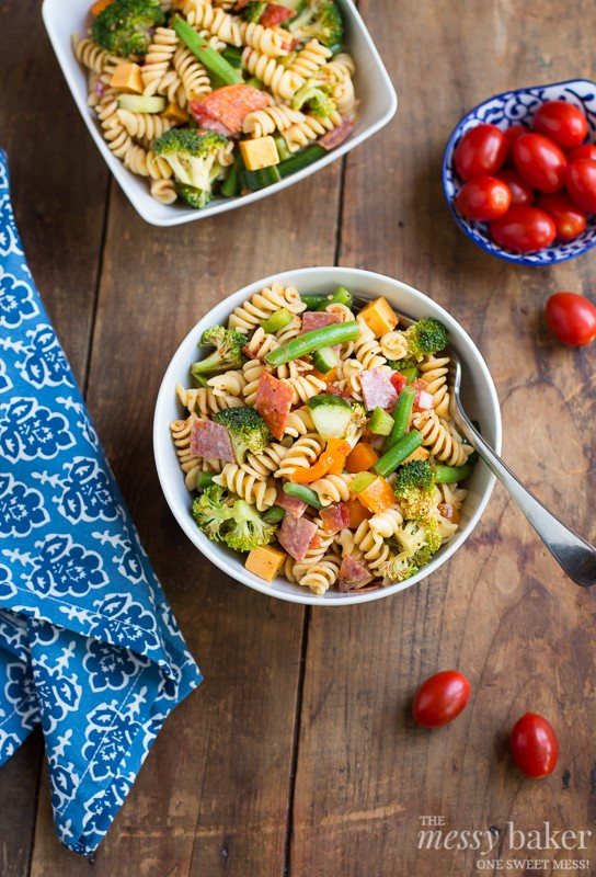 Summer Pasta Salad |www.themessybakerblog.com