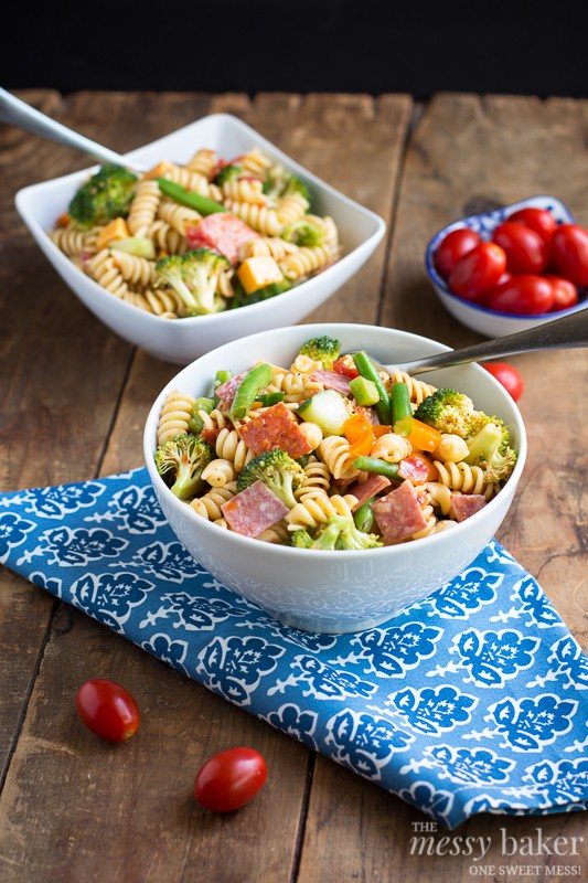 Summer Pasta Salad |www.themessybakerblog.com