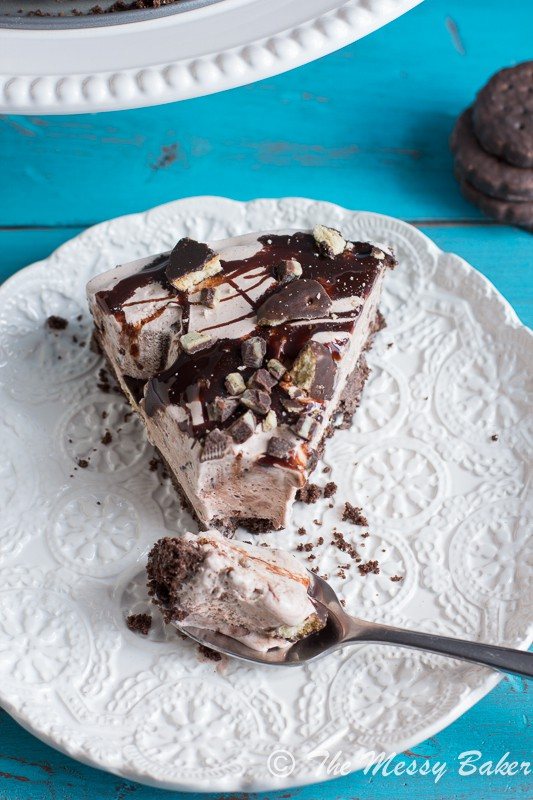 Thin Mint Ice Cream Pie from www.themessybakerblog.com