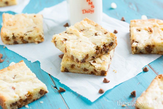 White Chocolate Cinnamon Chip Brownies | www.themessybakerblog.com