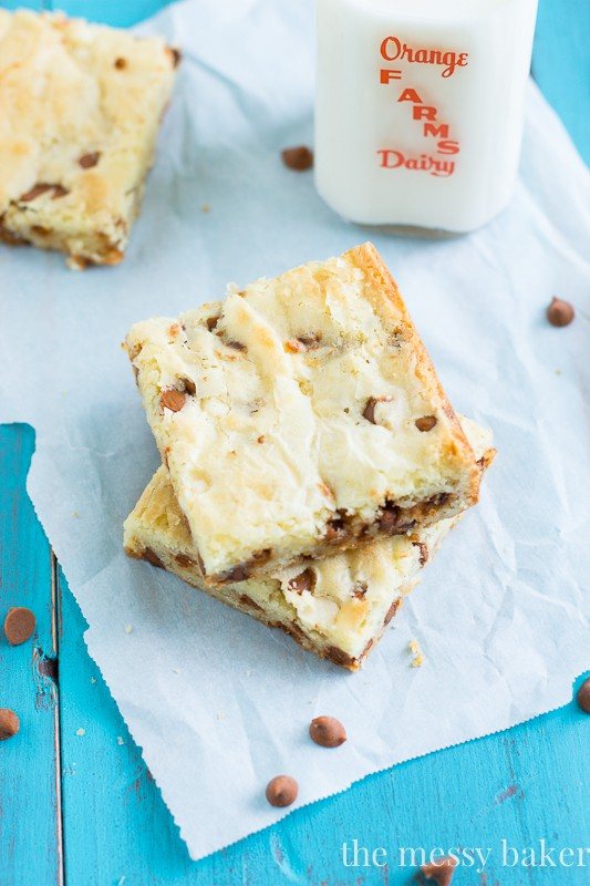 White Chocolate Cinnamon Chip Brownies | www.themessybakerblog.com