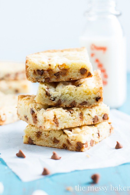 White Chocolate Cinnamon Chip Brownies | www.themessybakerblog.com