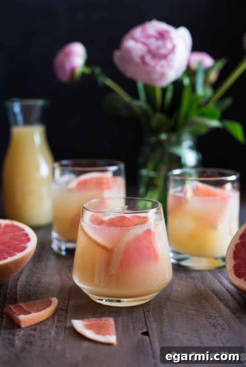 Delicious Bourbon Grapefruit Cocktail in a glass with ice and a slice of grapefruit