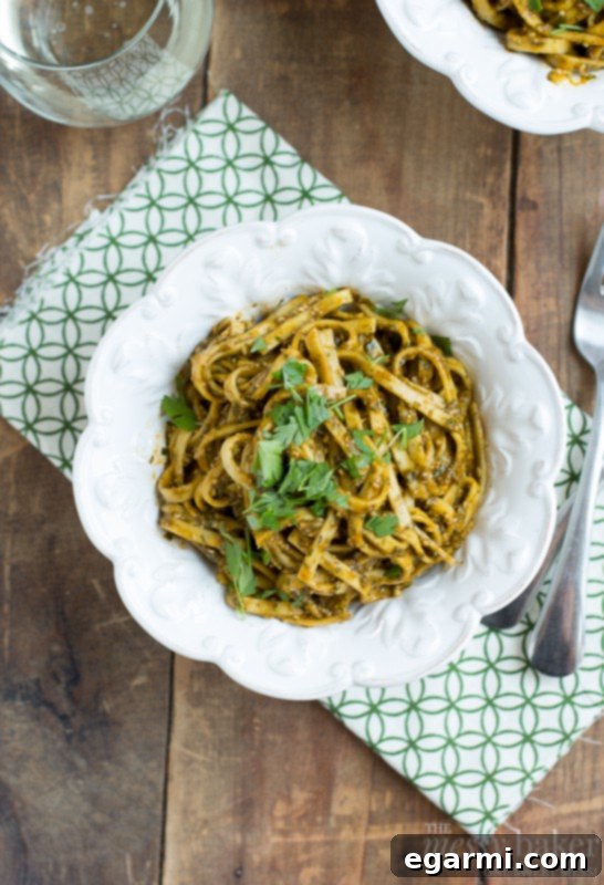 Healthy Roasted Red Pepper Pesto Pasta | www.themessybakerblog.com