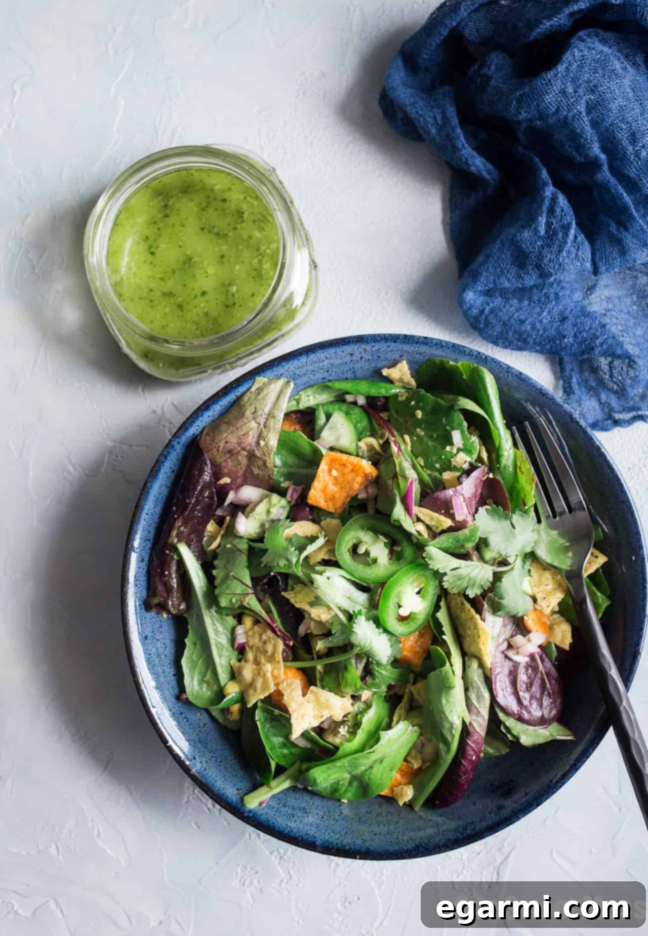 Roasted Sweet Potato and Black Bean Salad with Chili Lime Vinaigrette: This zesty salad with loaded with fresh veggies, creamy avocado, and sweet roasted corn. It's gluten-free, vegan, and super healthy! 