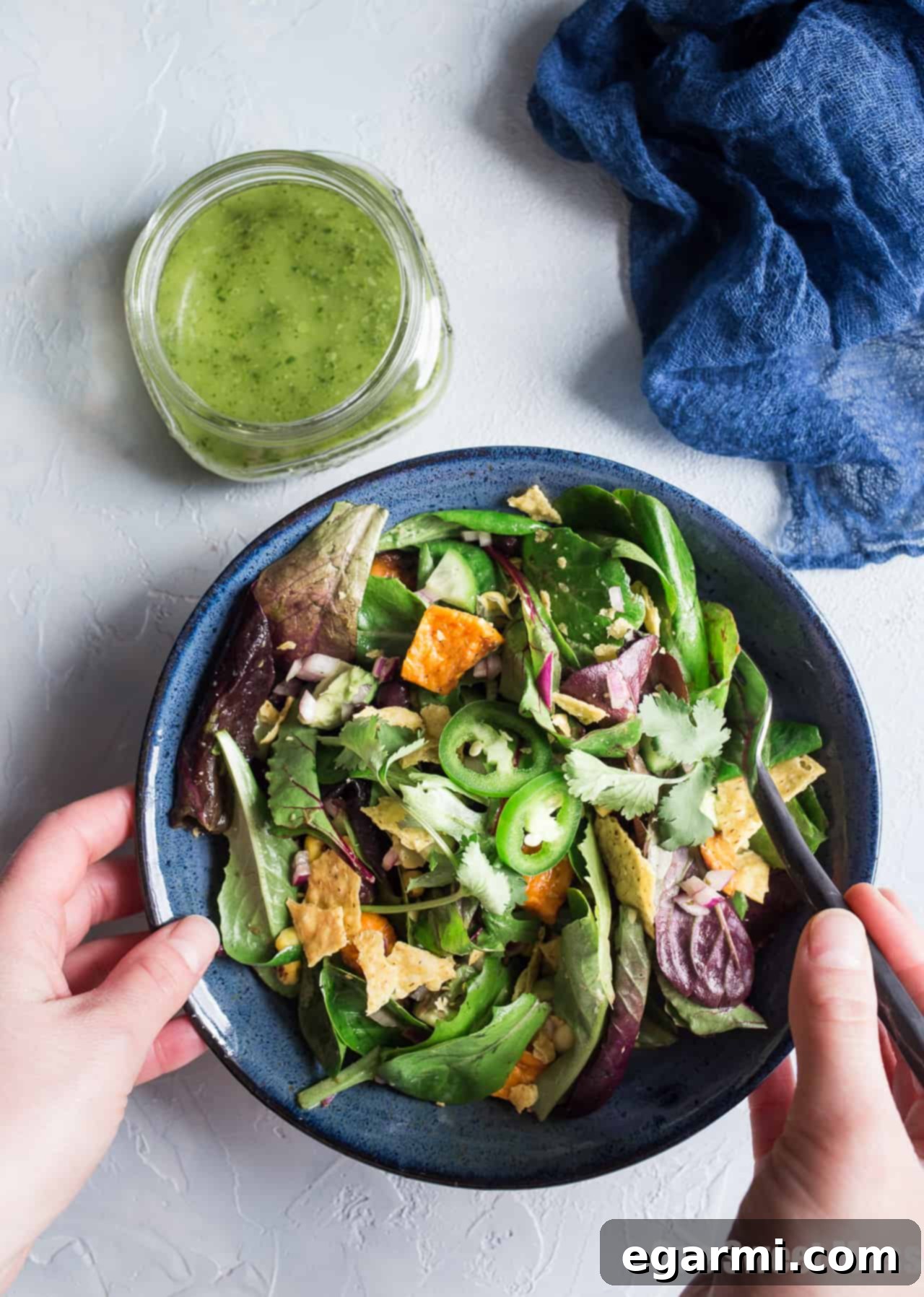 Roasted Sweet Potato and Black Bean Salad with Chili Lime Vinaigrette: This zesty salad with loaded with fresh veggies, creamy avocado, and sweet roasted corn. It's gluten-free, vegan, and super healthy! 