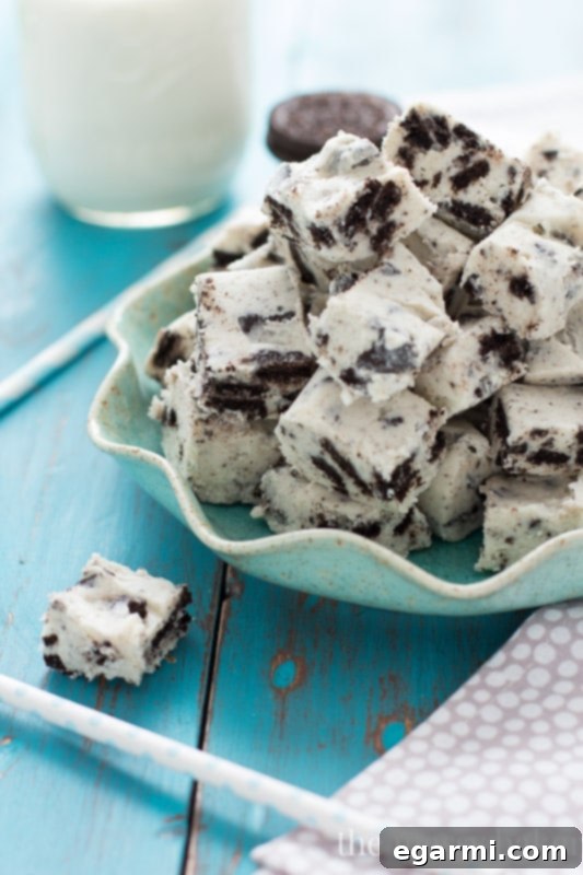 Easy White Chocolate Fudge Recipe with Crushed Oreo Cookies for the Holidays