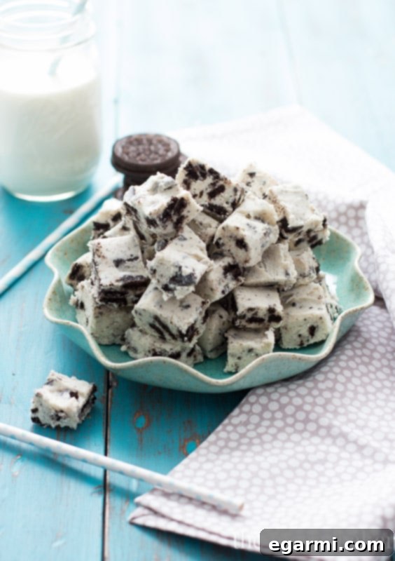 Creamy White Chocolate Oreo Fudge: A Quick and Easy Holiday Treat