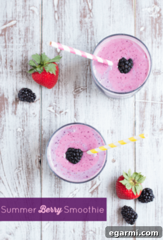 Summer Berry Smoothie | www.themessybakerblog.com