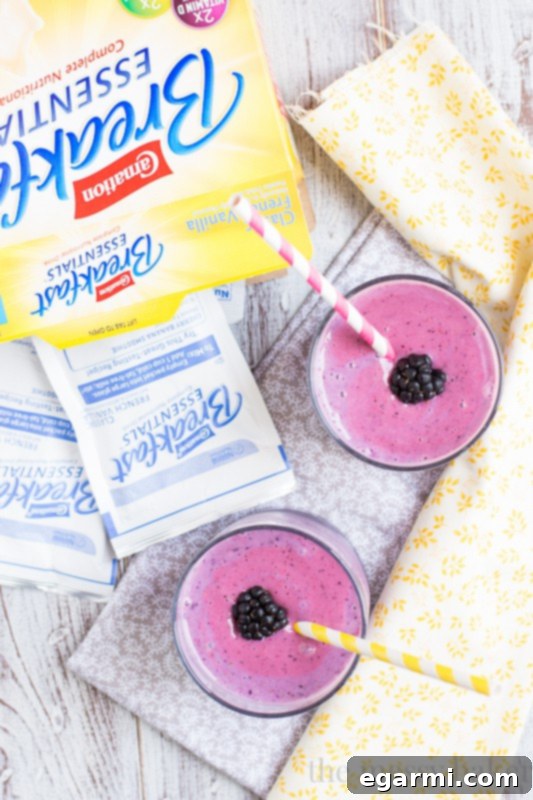 Summer Berry Smoothie | www.themessybakerblog.com