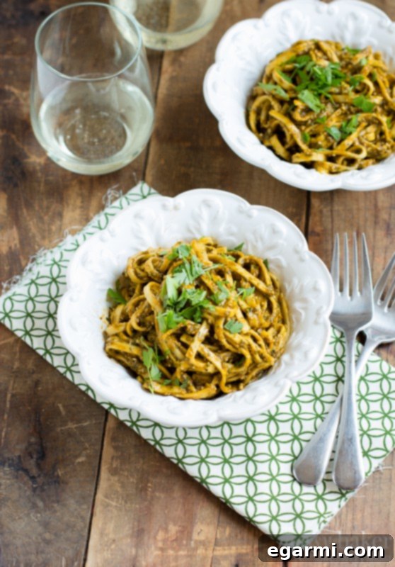 Vegetarian Roasted Red Pepper Pesto Pasta | www.themessybakerblog.com