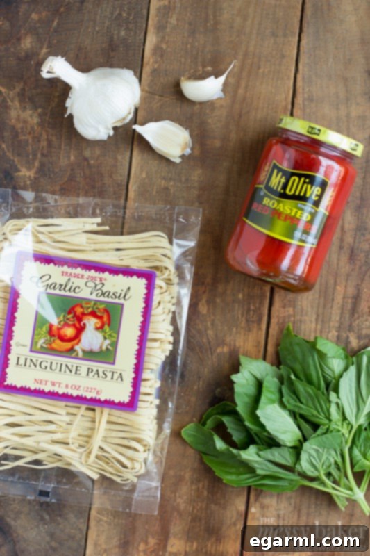 Roasted Red Pepper Pesto Pasta | www.themessybakerblog.com