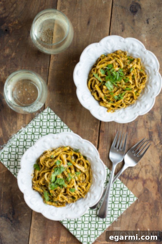 Vegetarian Roasted Red Pepper Pesto Pasta | www.themessybakerblog.com