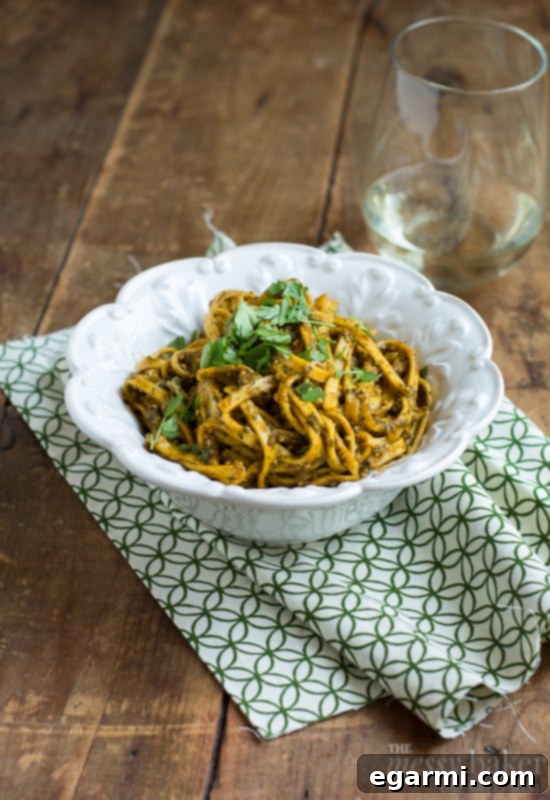 Vegetarian Roasted Red Pepper Pesto Pasta | www.themessybakerblog.com