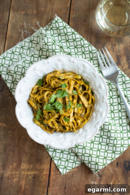 Roasted Red Pepper Pesto Pasta | www.themessybakerblog.com