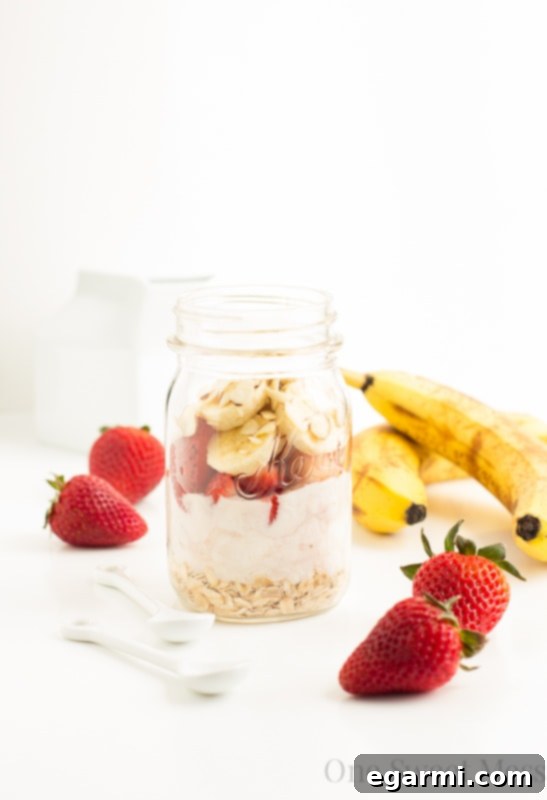 Strawberry Banana Overnight Oats, a creamy blend of Greek yogurt, vanilla almond milk, fresh strawberries, ripe bananas, and oats, served in a jar. A delicious and healthy breakfast that tastes like a dessert.